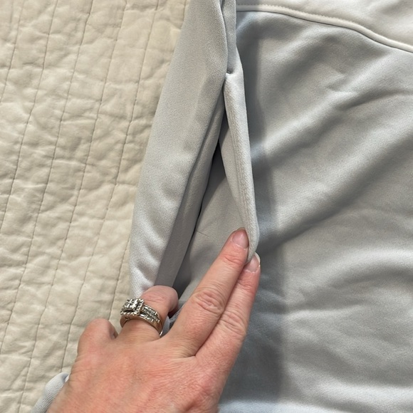 Women’s UnderArmour Qualifier blocked hoodie - Picture 4 of 6